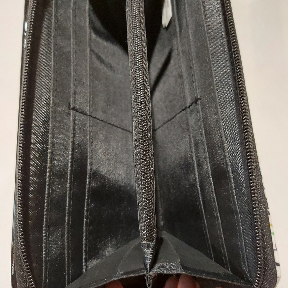 LOVE AMOUR WALLET IN NWOT CONDITION - Picture 3 of 3